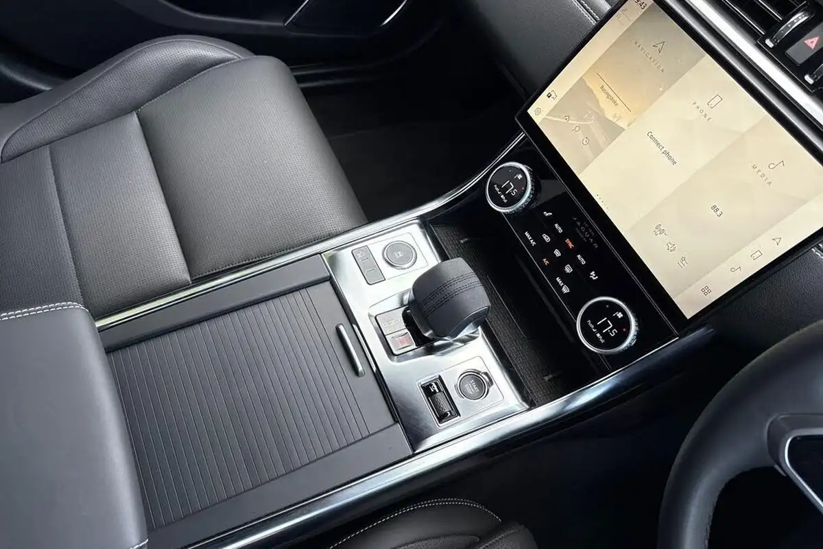 2024-jaguar-xf-20-p300-300-sport-saloon-4d-big-18