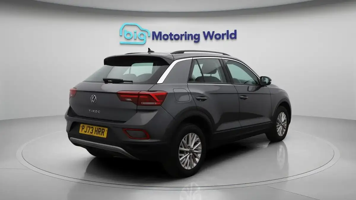 2023-volkswagen-t-roc-10-tsi-life-big-7