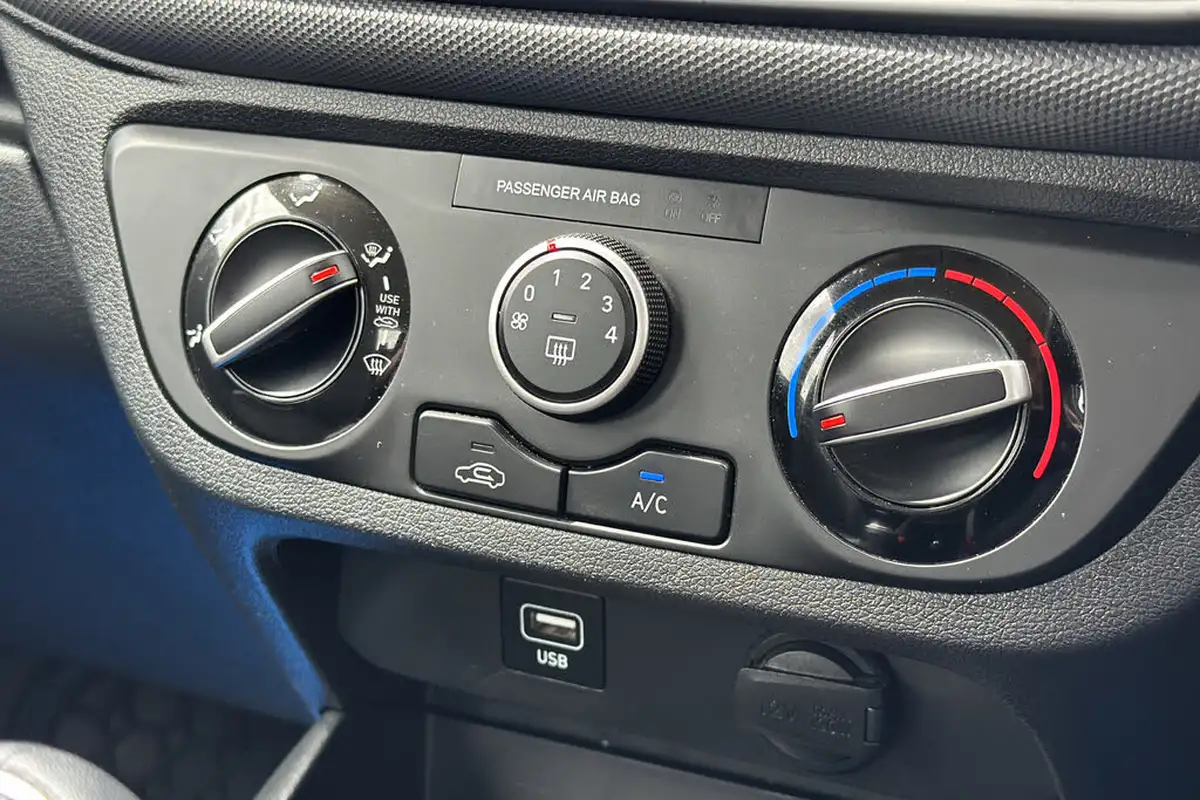 2022-hyundai-i10-10-se-connect-big-14