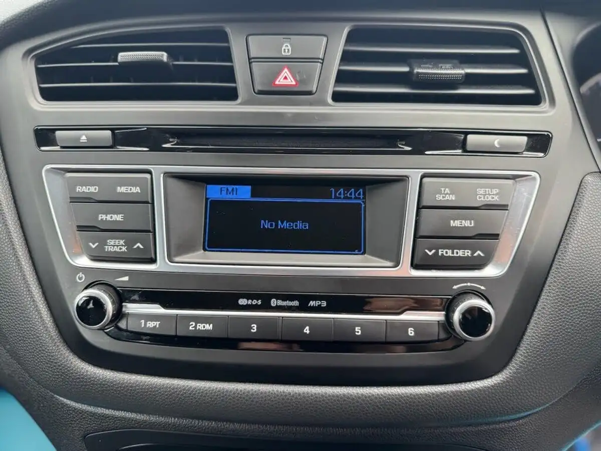2016-hyundai-i20-12-sport-big-17