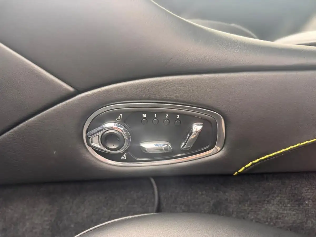 2022-aston-martin-db11-40-v8-528bhp-ss-big-20