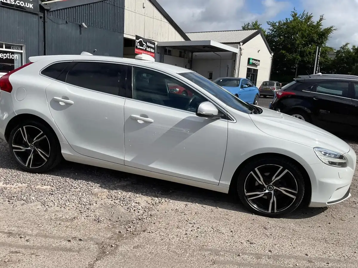 2016-volvo-v40-20td-d2-r-design-pro-big-48