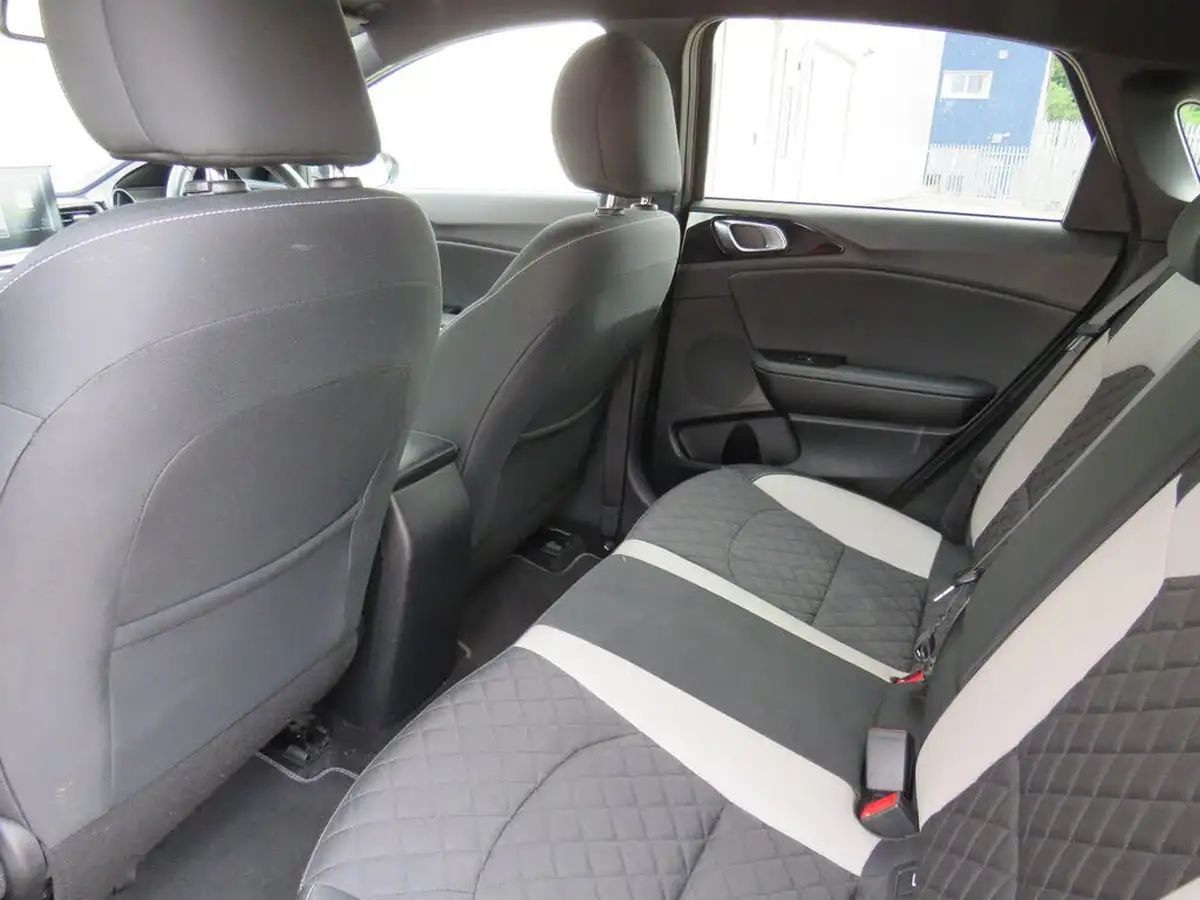 2019-kia-ceed-10-t-gdi-gt-line-big-10