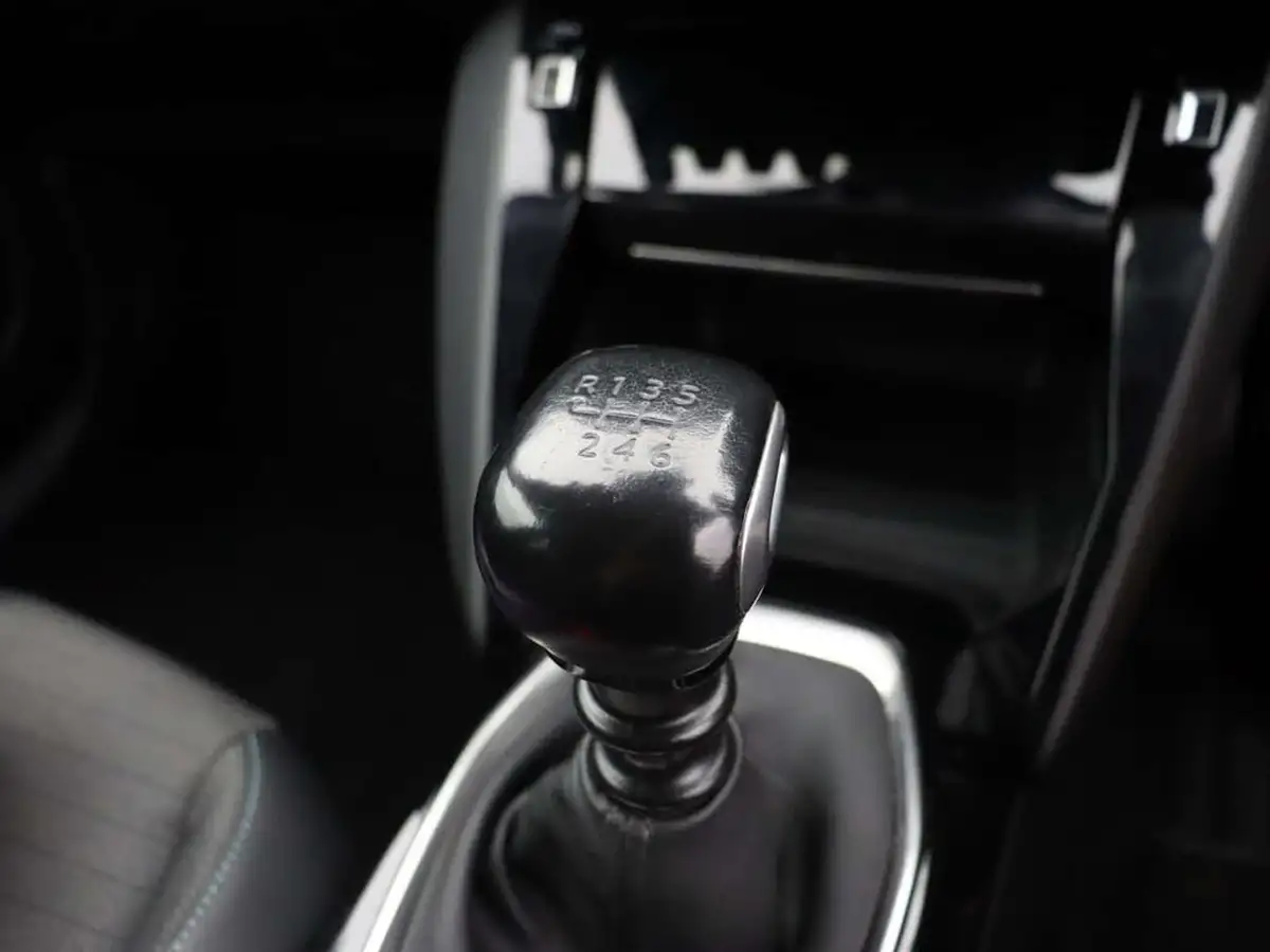 2022-peugeot-2008-suv-12-puretech-allure-premium-100bhp-big-28