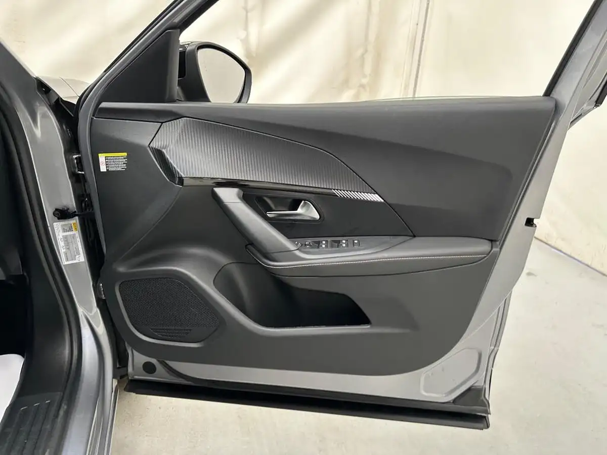 2023-peugeot-2008-suv-12-puretech-allure-big-10