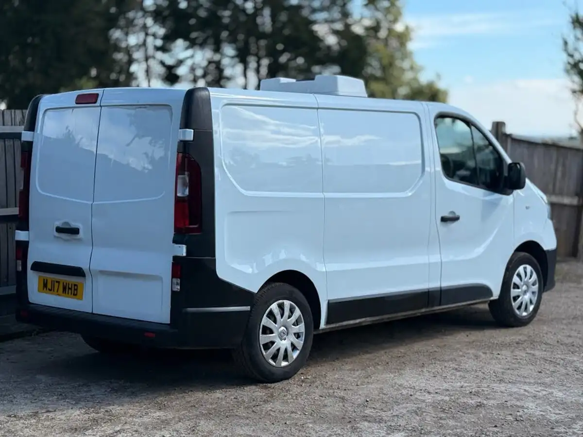 2017-renault-trafic-16dci-sl27-120-business-e6-panel-big-3