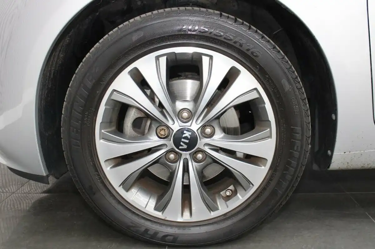 2016-kia-venga-16-3-isg-big-7