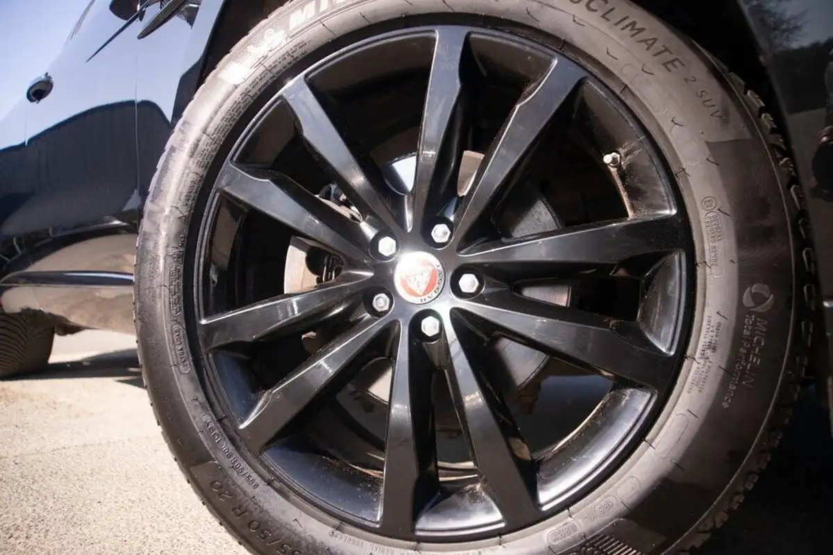 2019-jaguar-f-pace-20-i4d-chequered-flag-180ps-big-37