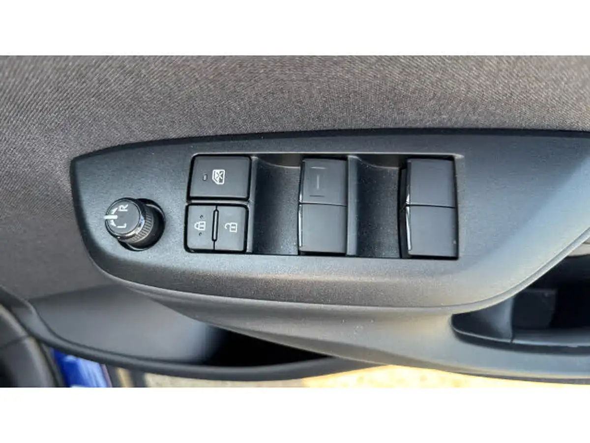 2023-toyota-yaris-cross-15-vvt-i-design-big-20