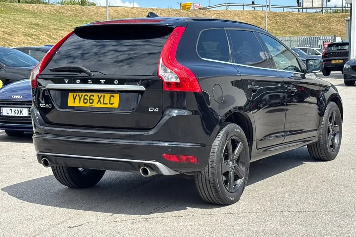 2016-volvo-xc60-20td-d4-r-design-nav-geartronic-big-39