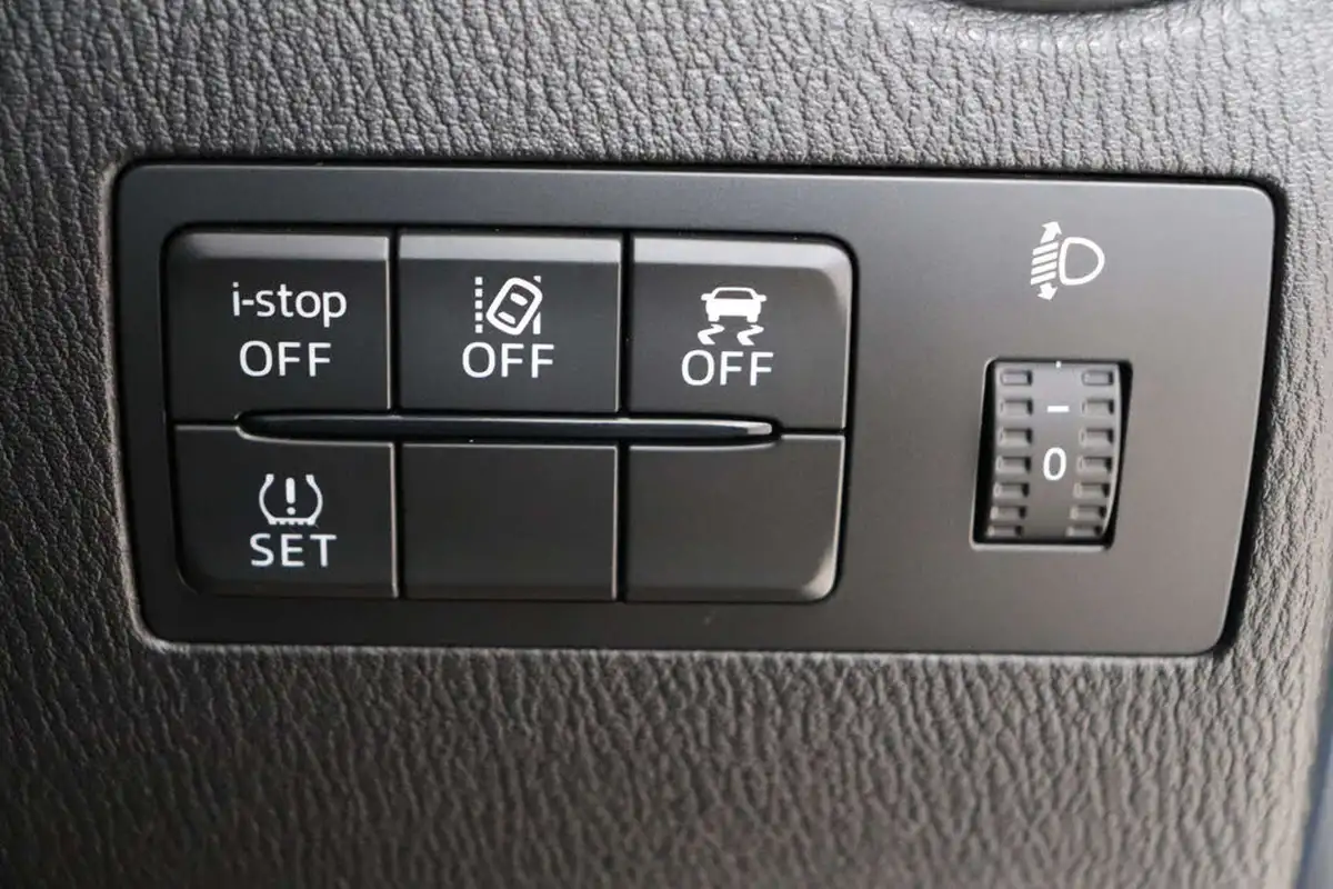 2018-mazda-mazda2-15-se-l-nav-auto-big-54
