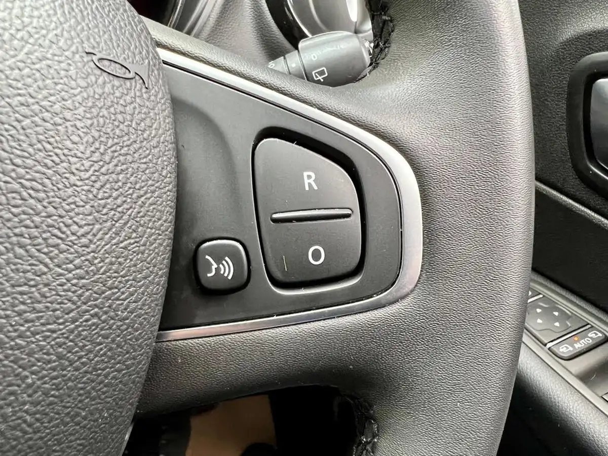 2019-renault-captur-13-tce-iconic-130bhp-ss-big-23
