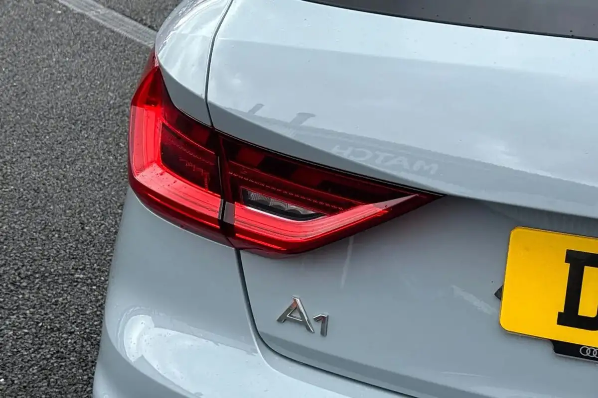 2021-audi-a1-10-25-tfsi-black-edition-big-34