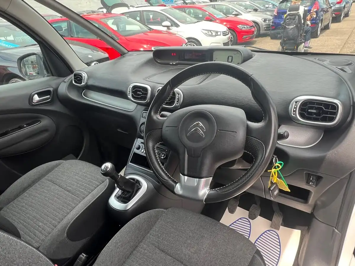 2016-citroen-c3-picasso-16bluehdi-edition-big-2