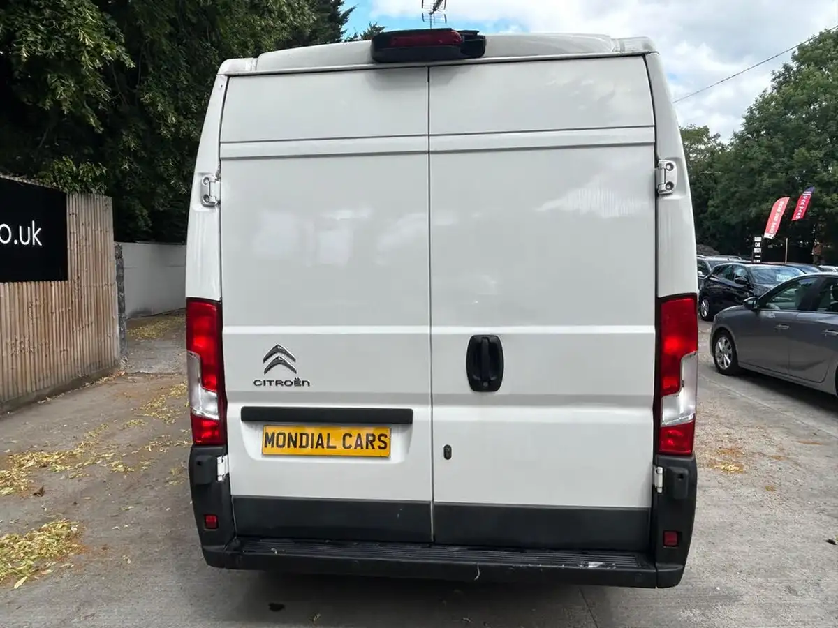 2020-citroen-relay-22bluehdi-35-l3h2-driver-big-15
