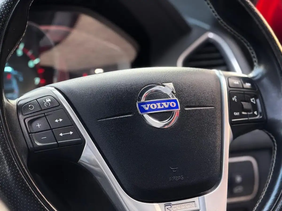 2013-volvo-xc60-30-t6-r-design-lux-304bhp-big-21