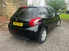 2015-peugeot-208-12-style-puretech-3d-small-59