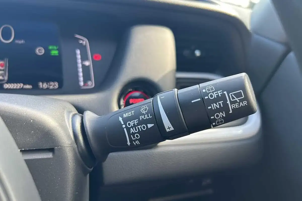 2025-honda-jazz-15-i-mmd-advance-big-27