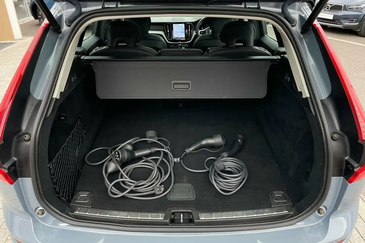 2023-volvo-xc60-20-b5-plus-big-18