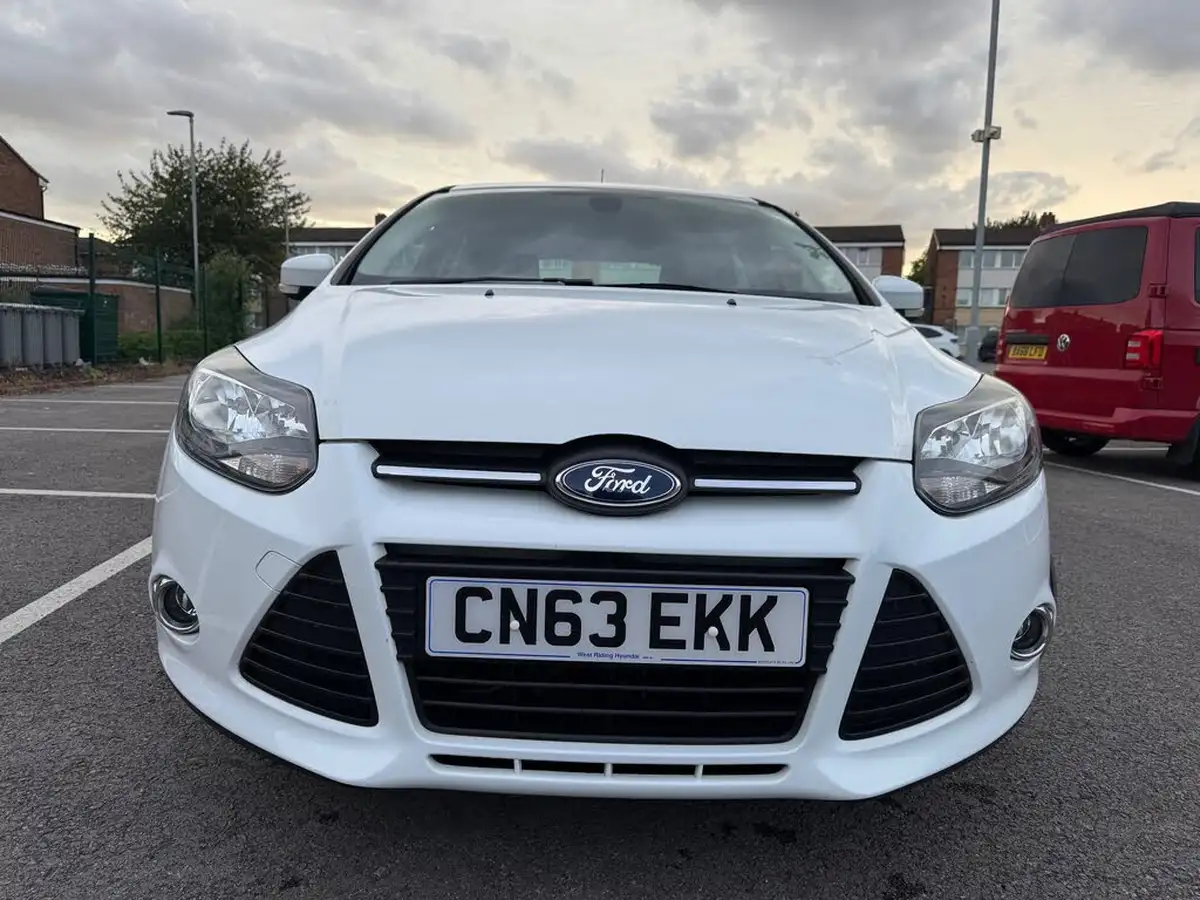 2013-ford-focus-16-zetec-ti-vct-125ps-hatchback-powershift-big-1