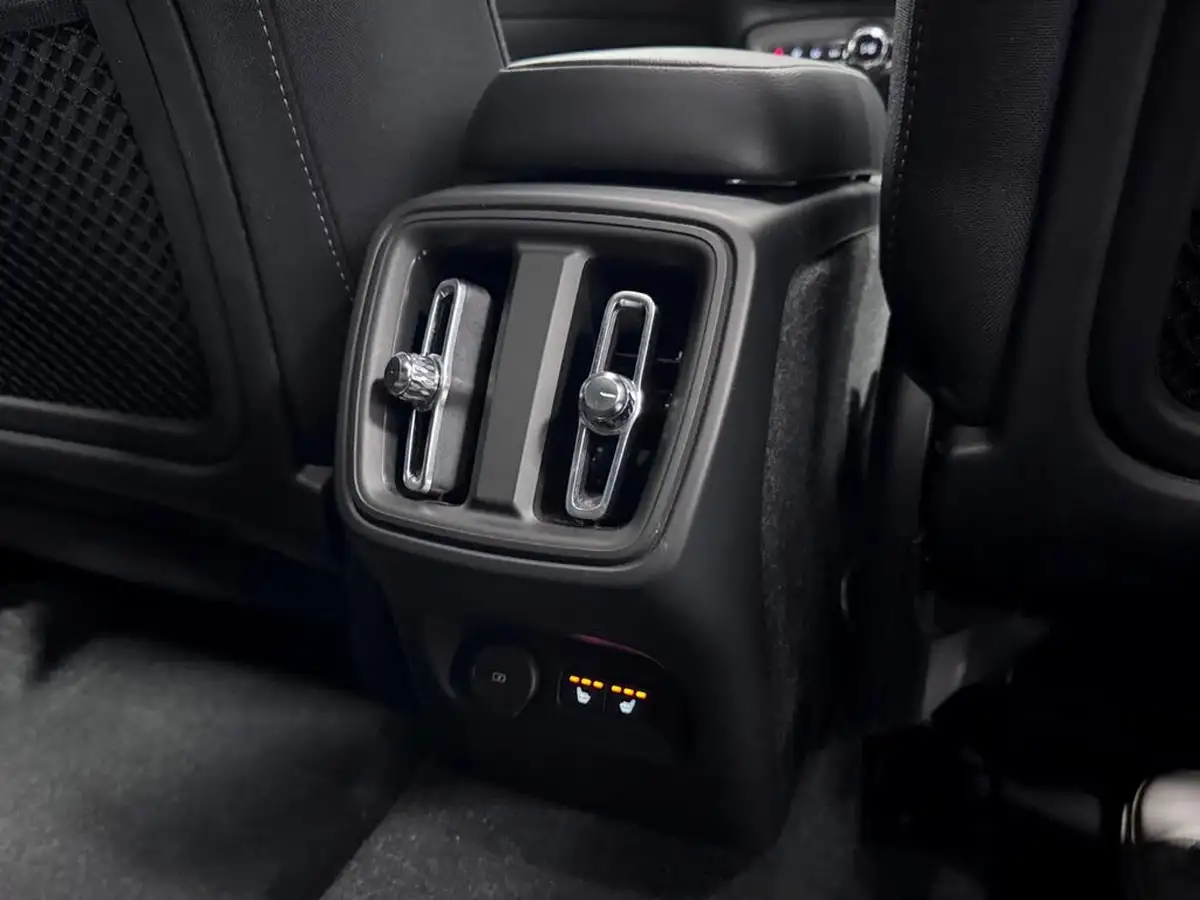 2023-volvo-xc40-20-b3-plus-big-27