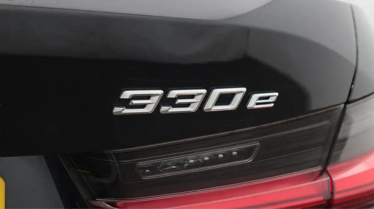 2019-bmw-3-series-20-330e-m-sport-plus-pack-big-21