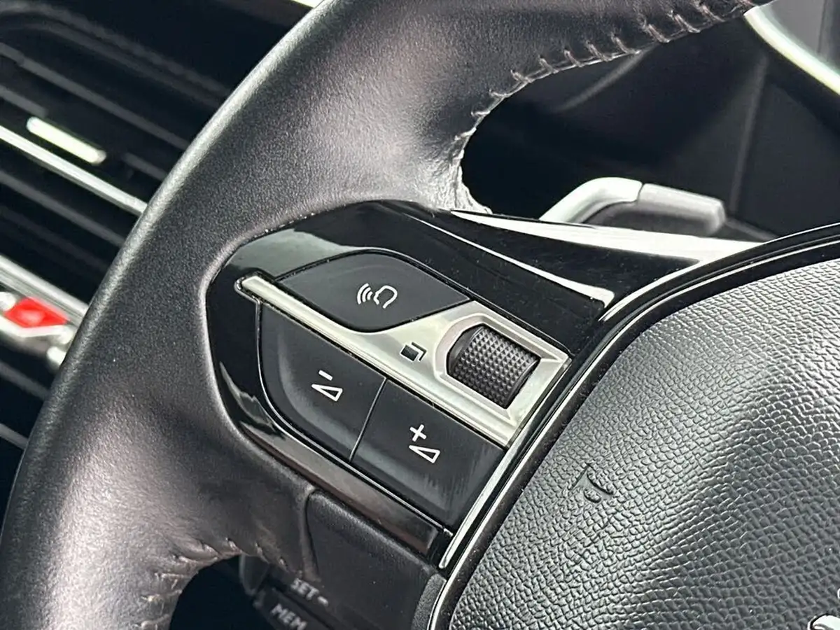 2020-peugeot-208-12-puretech-allure-100bhp-eat8-big-22