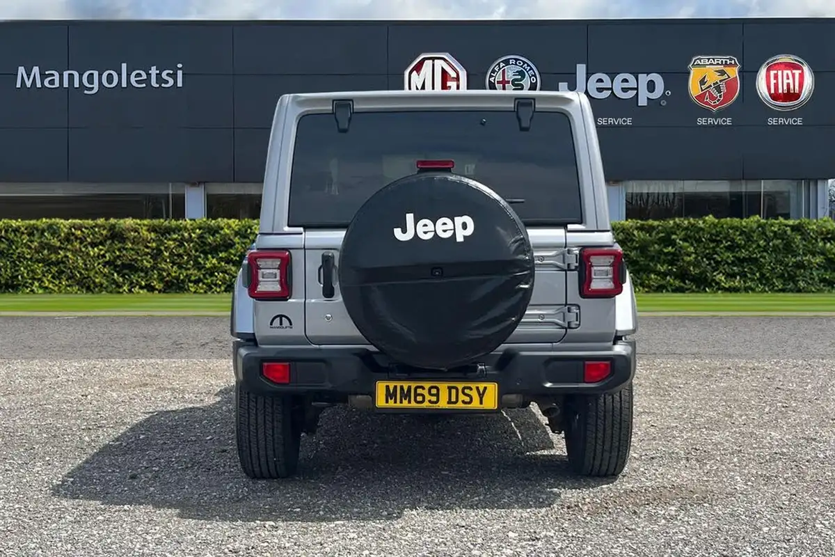 2019-jeep-wrangler-20-gme-sahara-hard-5d-big-6