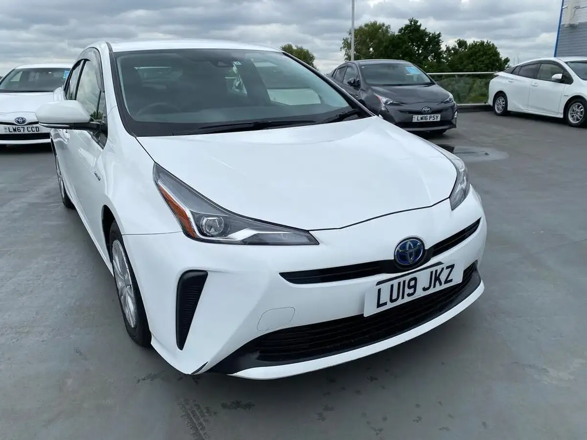 2019-toyota-prius-big-0