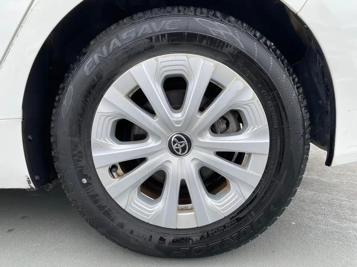 2019-toyota-prius-big-48