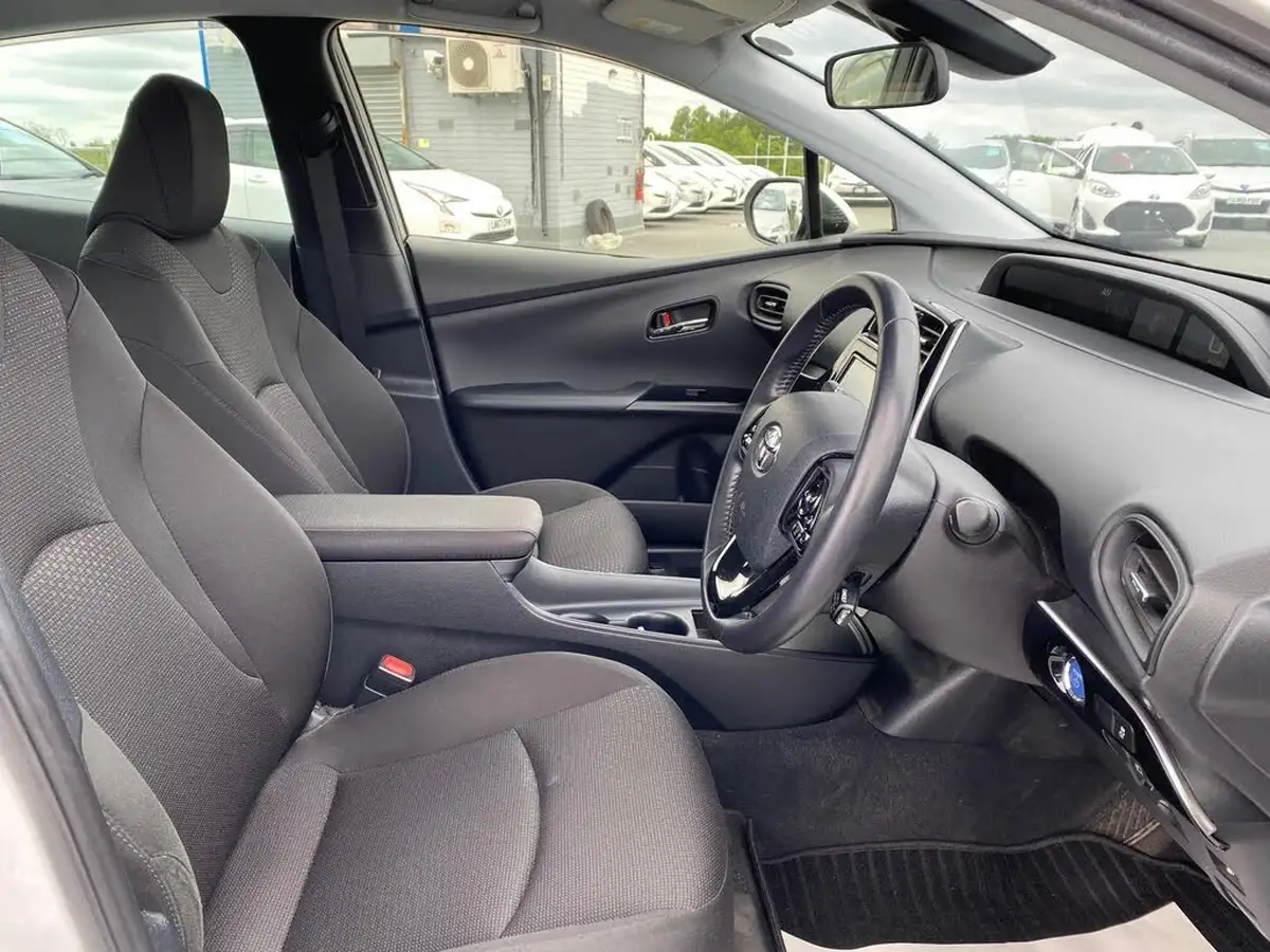 2019-toyota-prius-big-24