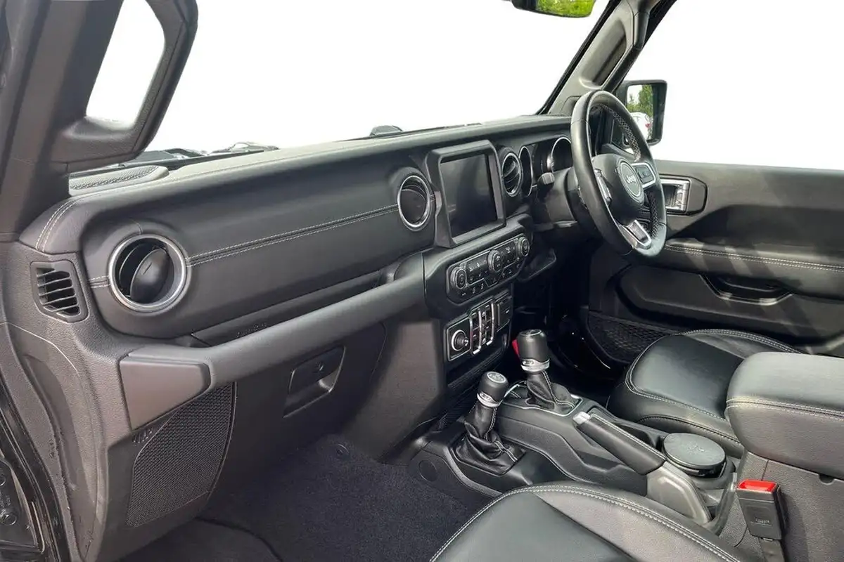 2022-jeep-wrangler-20-gme-overland-5d-big-1