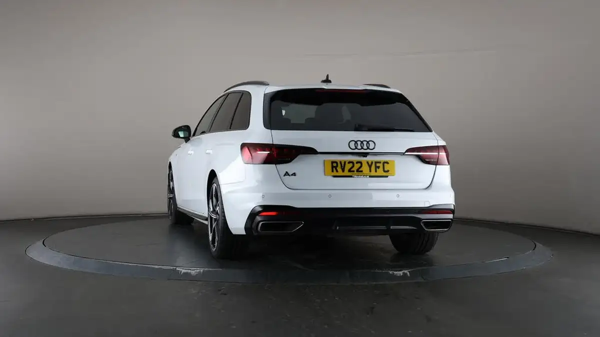 2022-audi-a4-avant-20-35-tfsi-black-edition-s-tronic-big-46