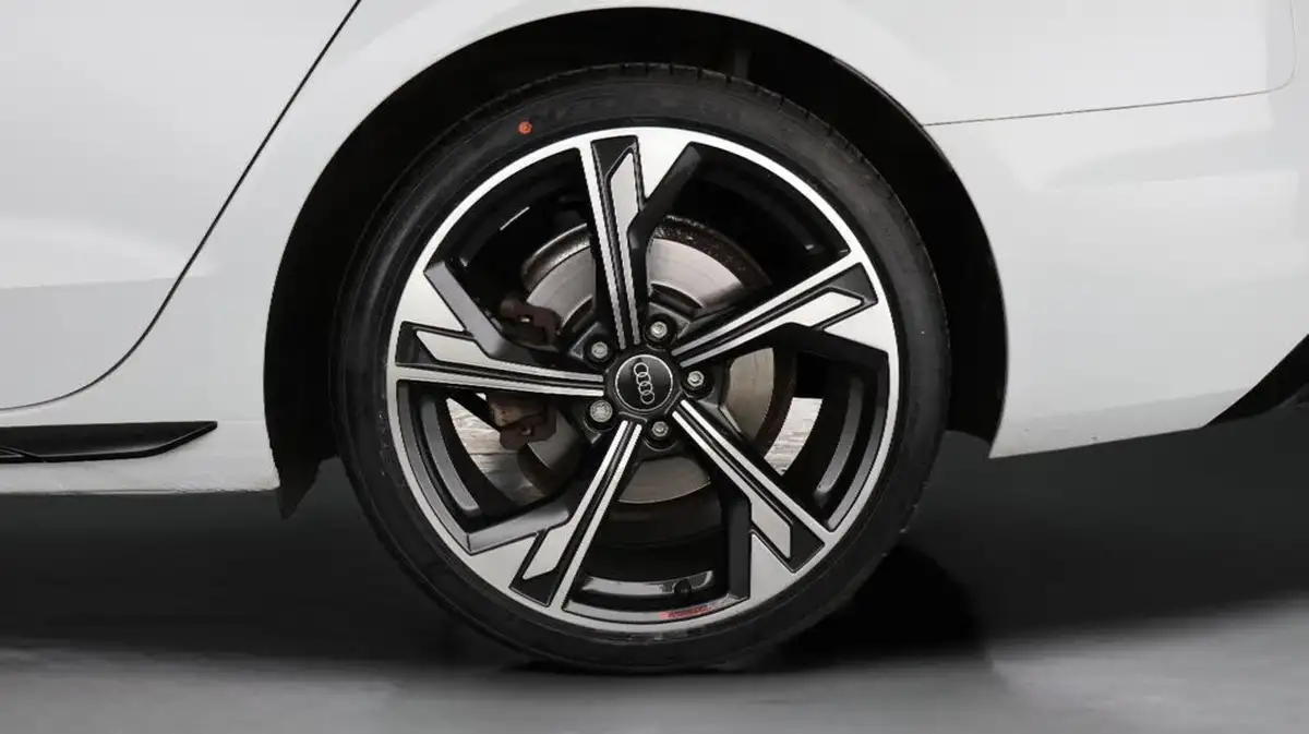 2022-audi-a4-avant-20-35-tfsi-black-edition-s-tronic-big-18