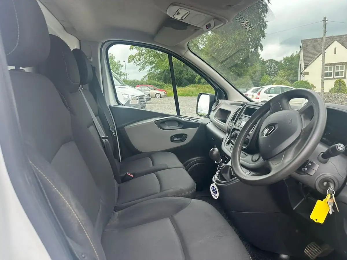 2017-renault-trafic-16dci-sl29-120-business-e6-panel-big-20