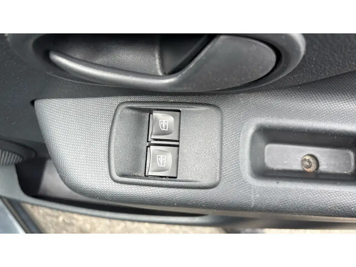 2019-dacia-sandero-10-sce-essential-big-33