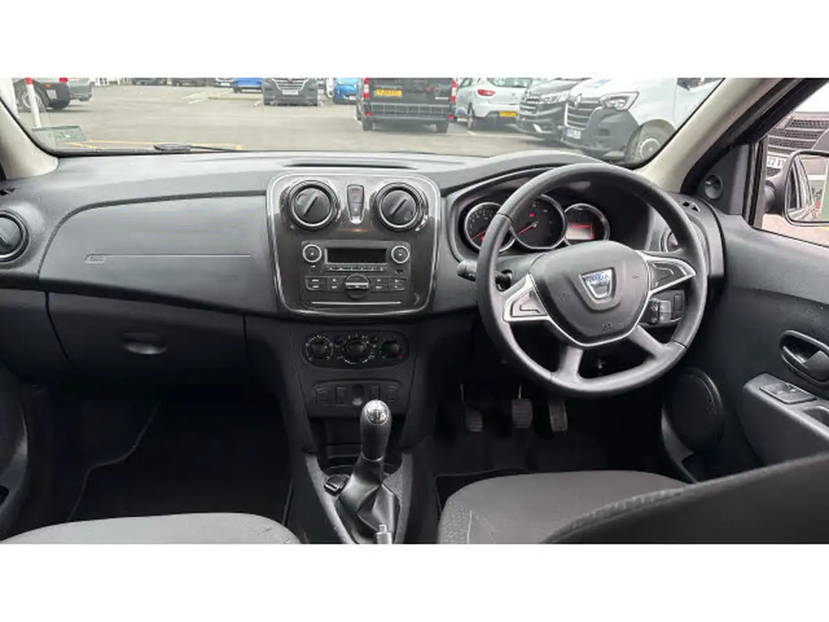 2019-dacia-sandero-10-sce-essential-big-9