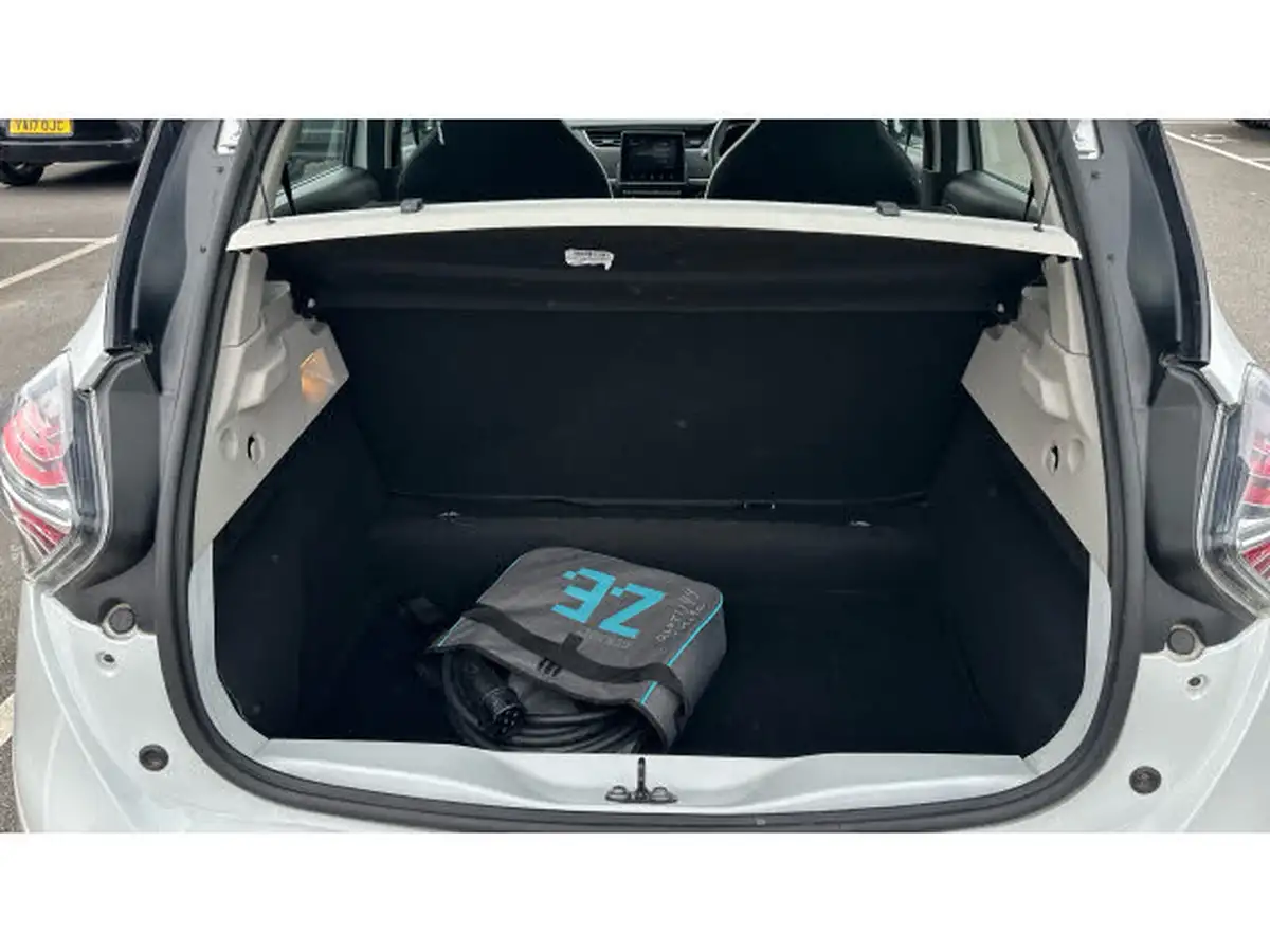 2021-renault-zoe-e-i-play-big-3