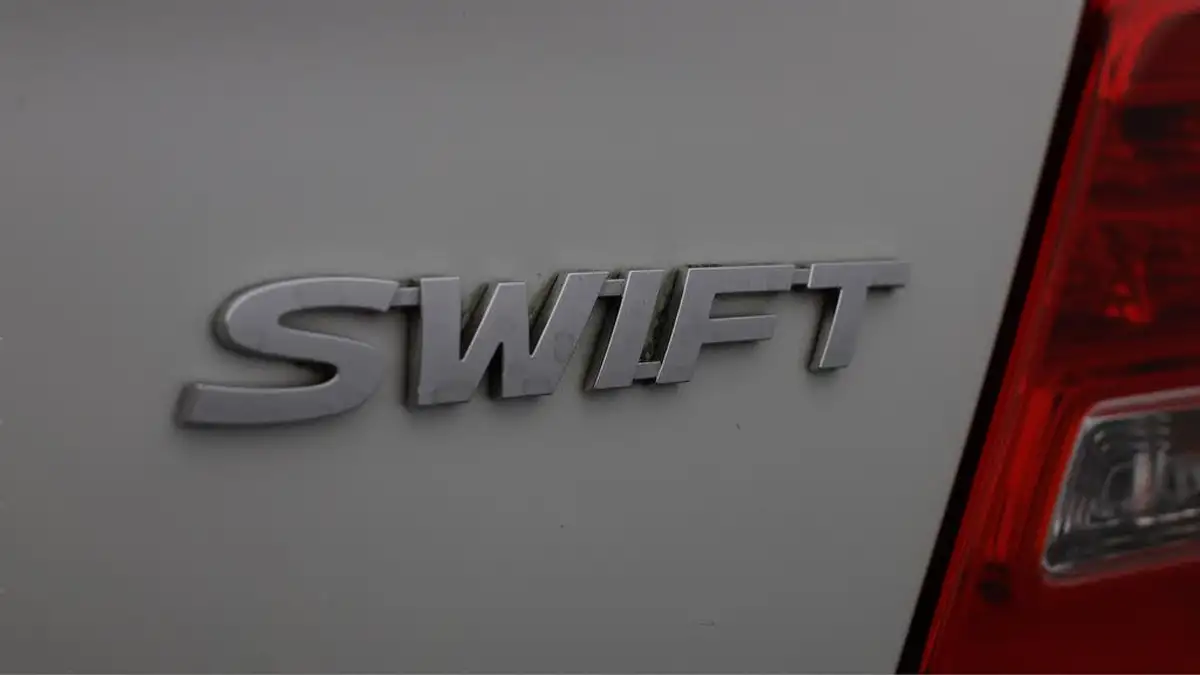 2023-suzuki-swift-12-dualjet-sz-l-big-34