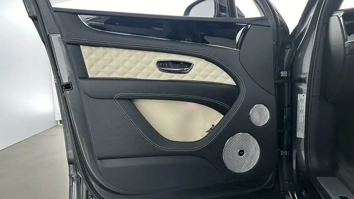 2021-bentley-bentayga-40-v8-big-20
