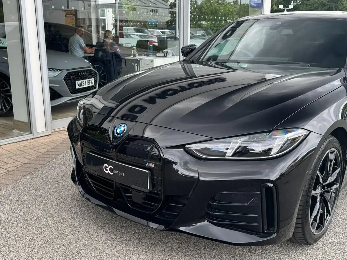 2025-bmw-i4-e-m50-big-75
