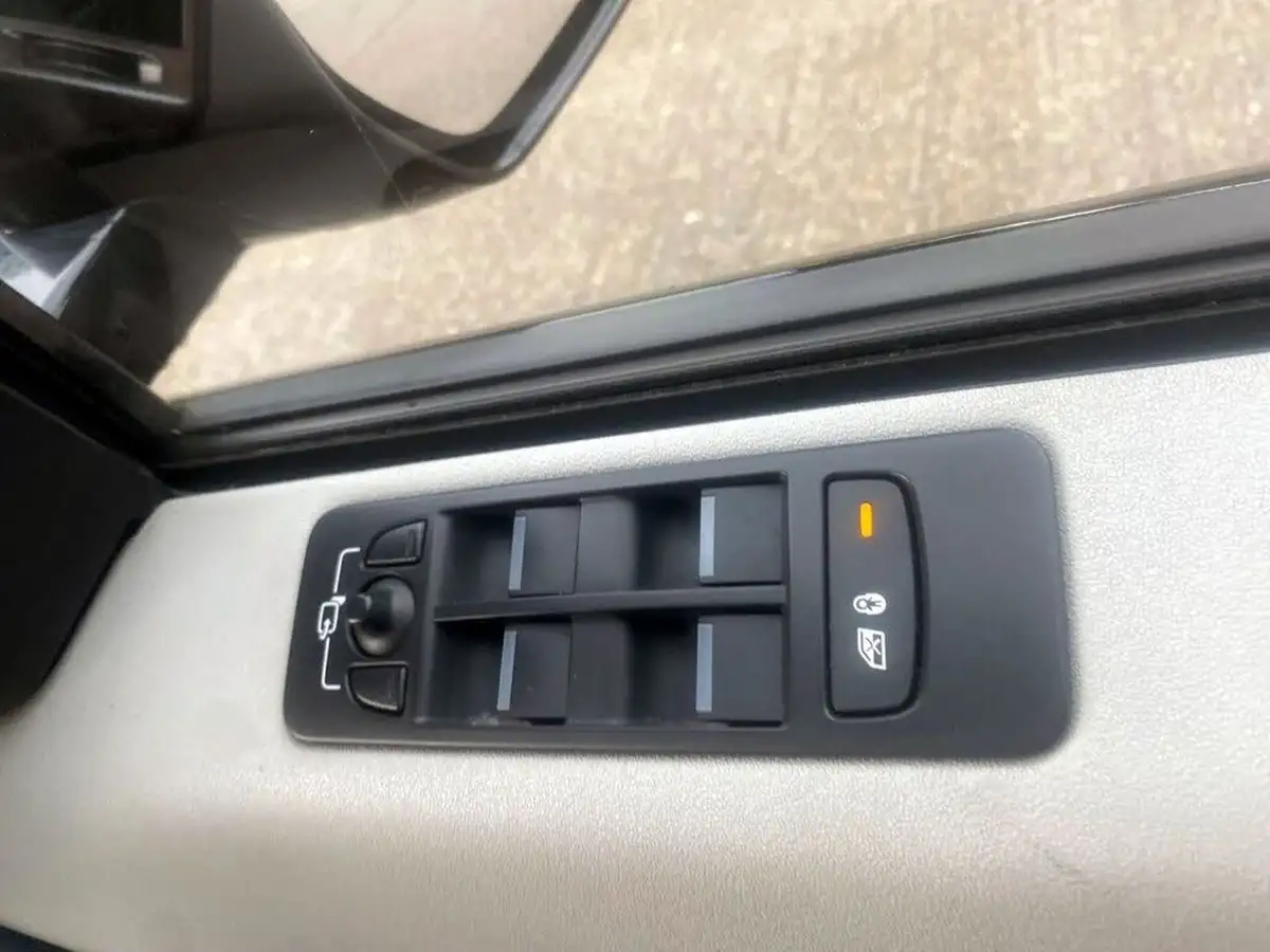 2017-land-rover-discovery-sport-20td4-hse-180ps-station-wagon-auto-big-11