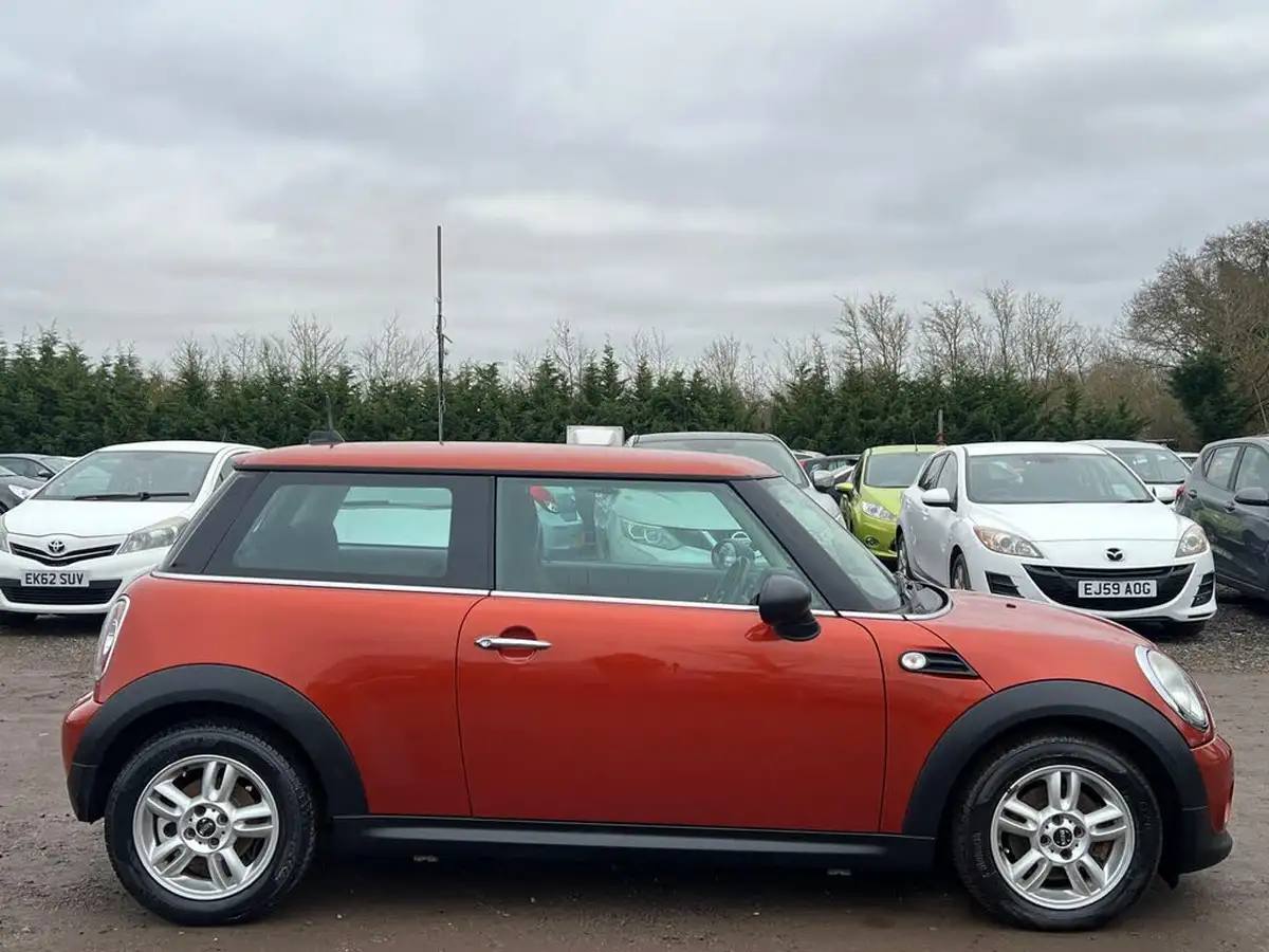 2010-mini-cooper-16-one-98bhp-hatchback-3d-big-5