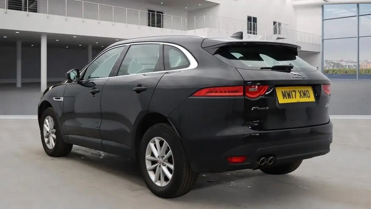 2017-jaguar-f-pace-20-i4d-prestige-180ps-awd-ss-auto-big-2