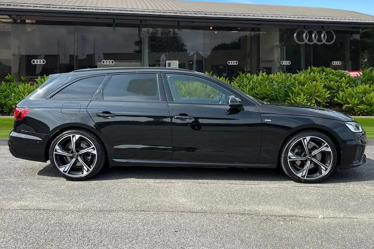 2024-audi-a4-avant-20-35-tfsi-black-edition-big-2