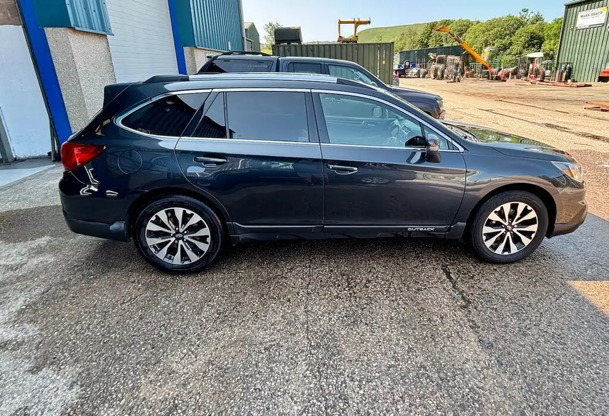 2017-subaru-outback-20td-se-premium-lineartronic-big-4