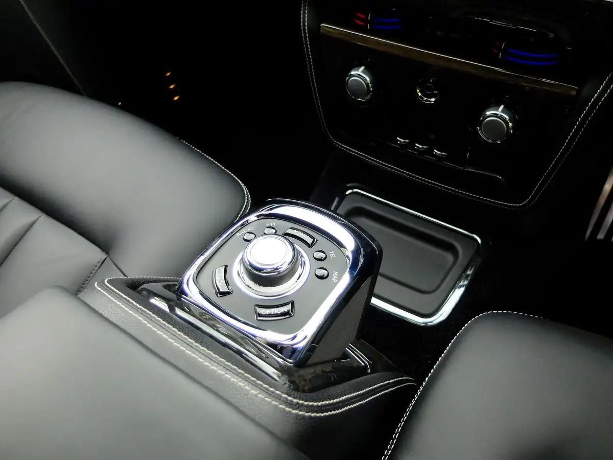 2016-rolls-royce-phantom-67-coupe-2d-big-11