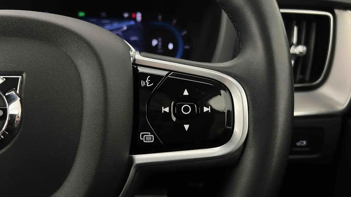 2021-volvo-xc60-20td-b4-r-design-awd-big-18