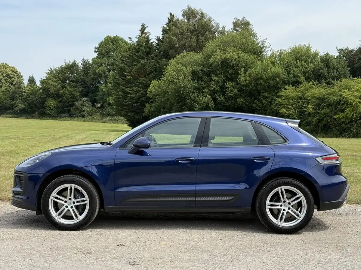 2023-porsche-macan-20-big-42