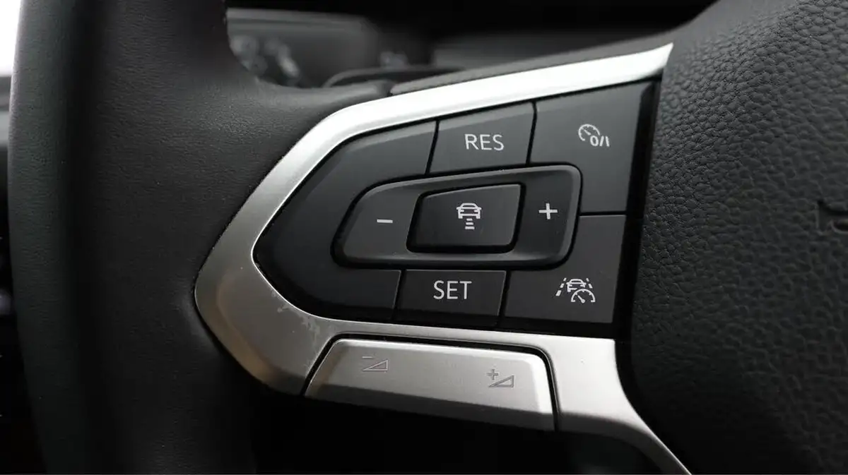 2023-volkswagen-golf-14-tsi-ehybrid-style-big-22
